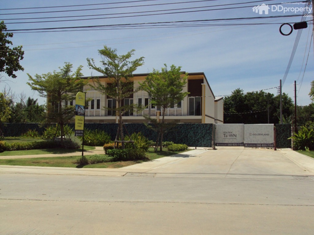 โซนนี้กั้นแบ่งไว้สำหรับรอขายพร้อมรถไฟฟ้าเปิดทำการ (ทดสอบระบบ) ปลายปีนี้